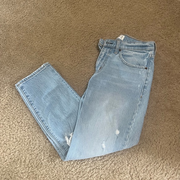 Abercrombie boyfriend mid rise jean. - Picture 3 of 5